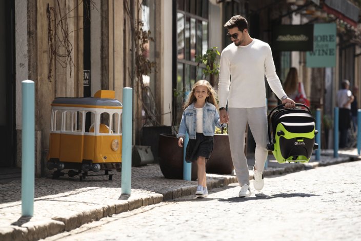 Autosedačka Kiddy EVOLUNA i-size 2 + Isofix základna 2023 - Grey Melánge Icy Grey