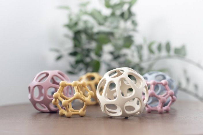 Silikonové kousátko ROUND 2025 - Varianta: Mustard Yellow