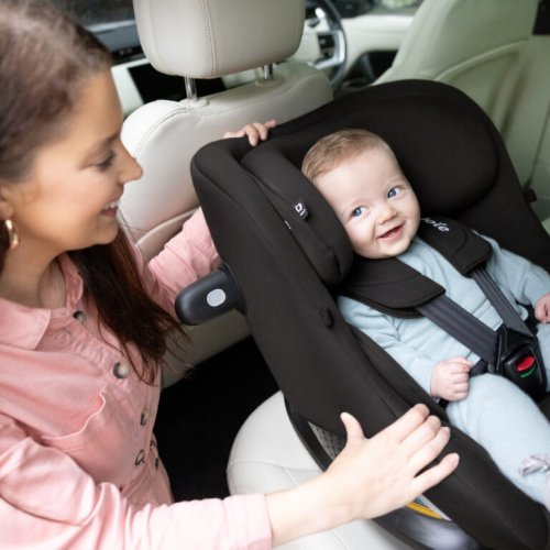 Autosedačka Joie i-PIVOT 360™ 2025