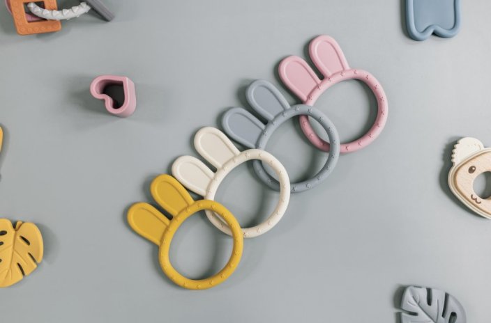 Silikonové kousátko RABBIT Zopa 2025 - Varianta: Mustard Yellow