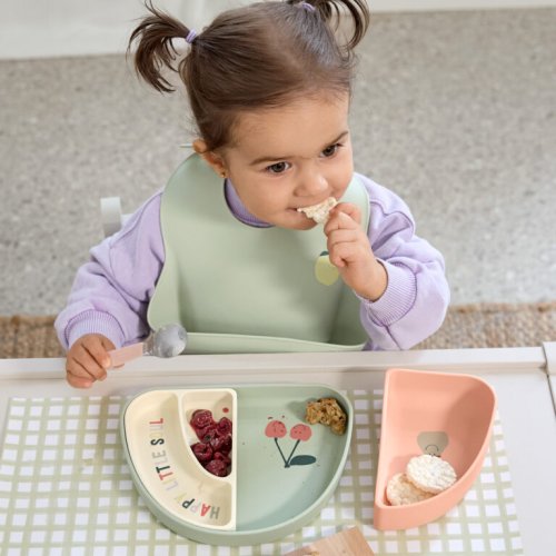 Silikonový jídelní set Lässig HAPPY FRUITS 2025 - Varianta: LÄSSIG Dish Set Silicone Section Happy Fruits 2025 cherry